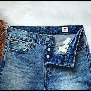 LEVI’S NWOT White oak cone denim straight leg 25